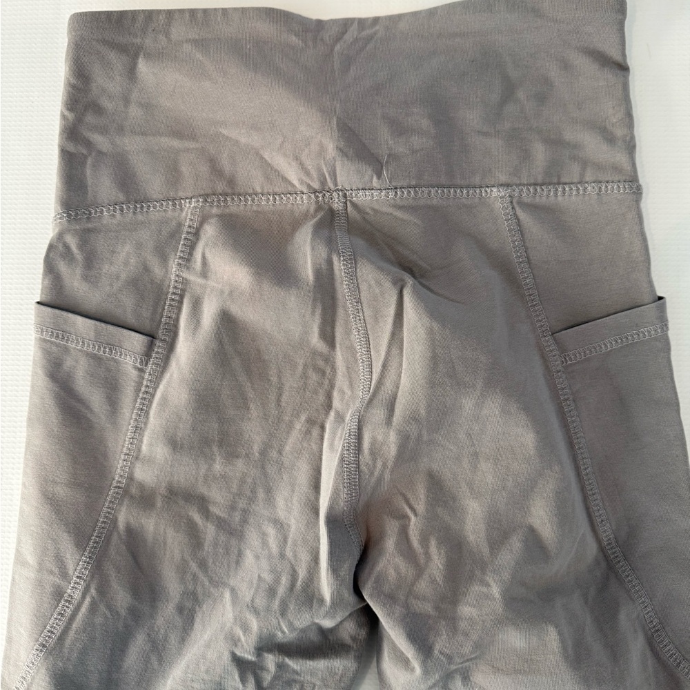Series 8 Women's Gray Leggings - Picture 5 of 6